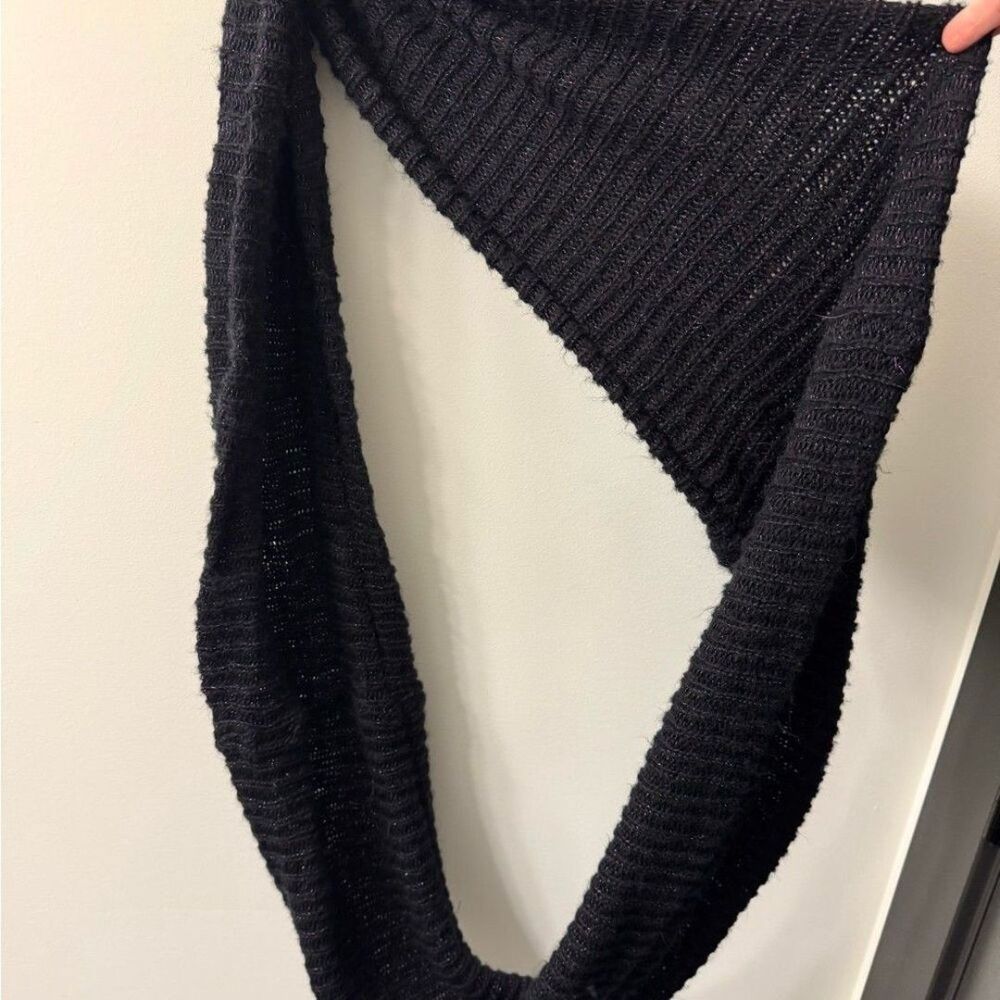 Chunky black knit infinity scarf with purple sparkles - Picture 3 of 3